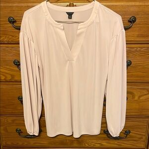 Pink relaxed v-neck blouse with 3/4 sleeves and mandarin collar